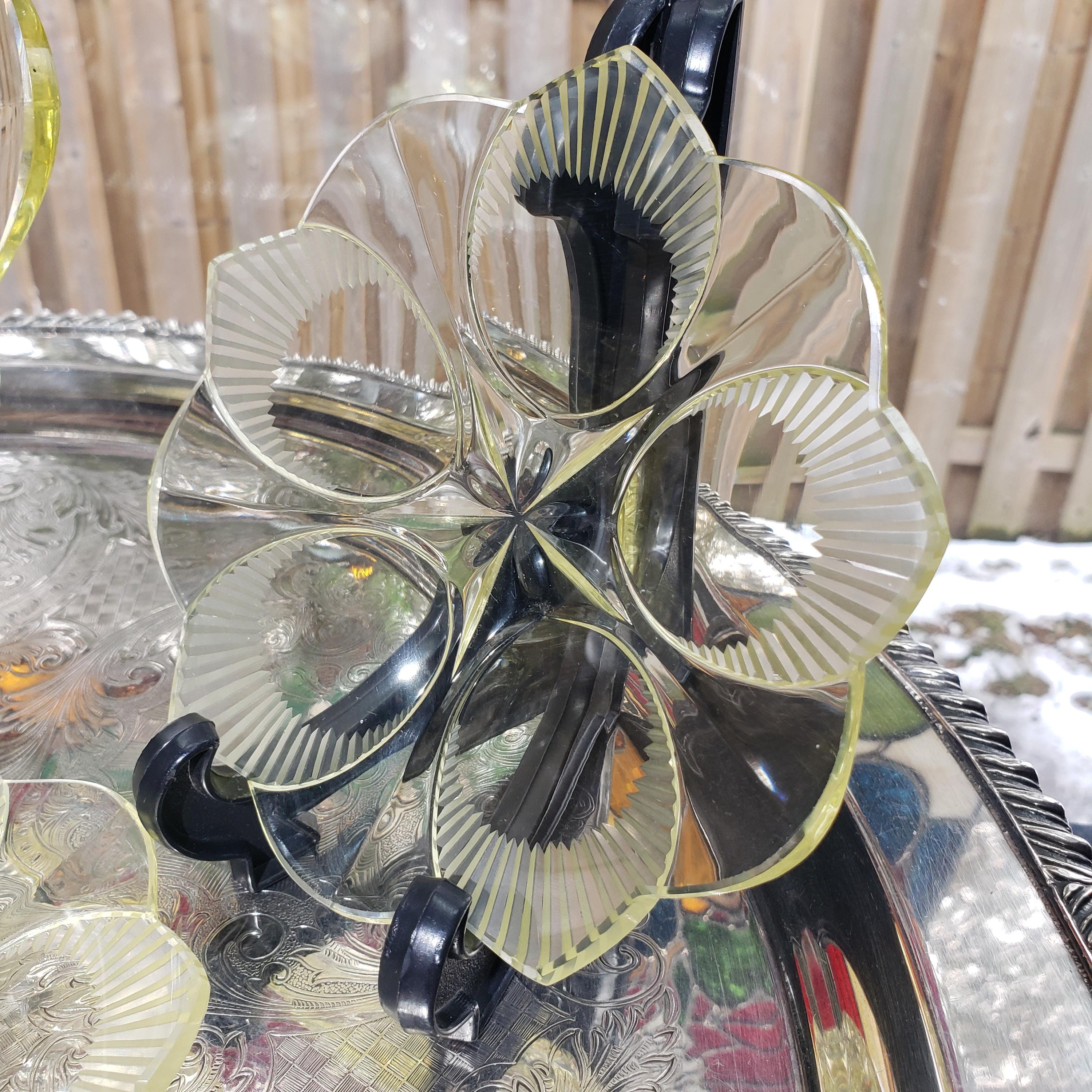 Art Deco Plate Set - Yellow Flower Shape Glassware
