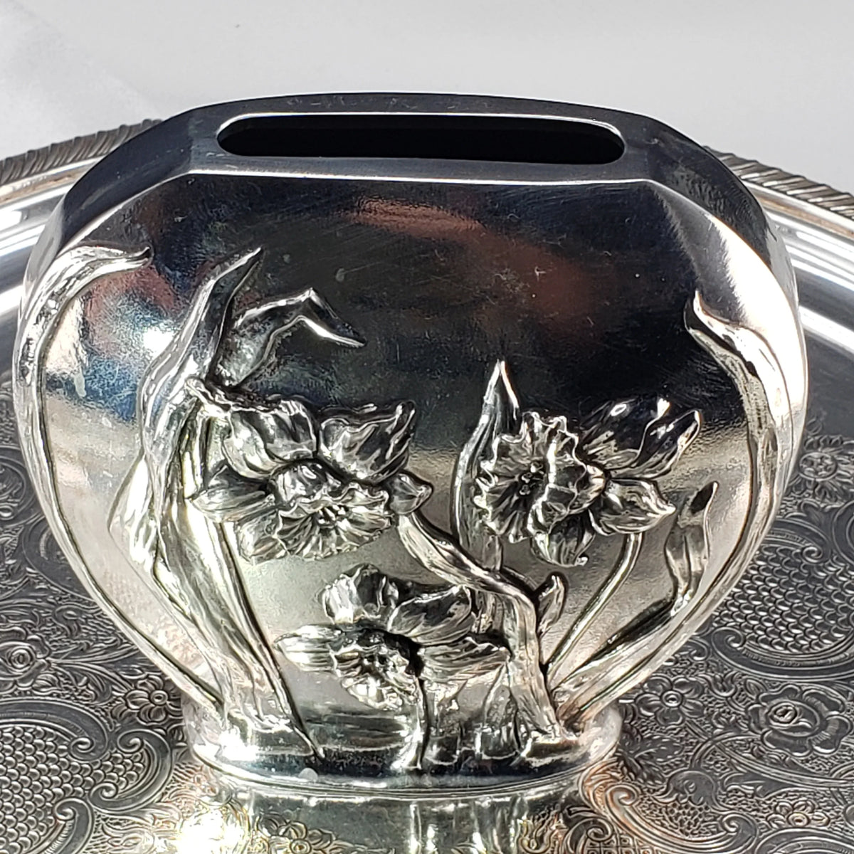 Seagull Pewter Vase - Daffodil Pattern ca 1992 - Made In Nova Scotia