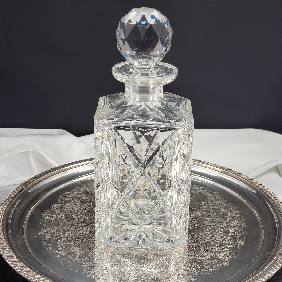 Vintage Cut Crystal Decanter – Deep Diamond Pattern with Thumbprints & Bevelled Corners – Faceted Stopper – Heavy Lead Crystal