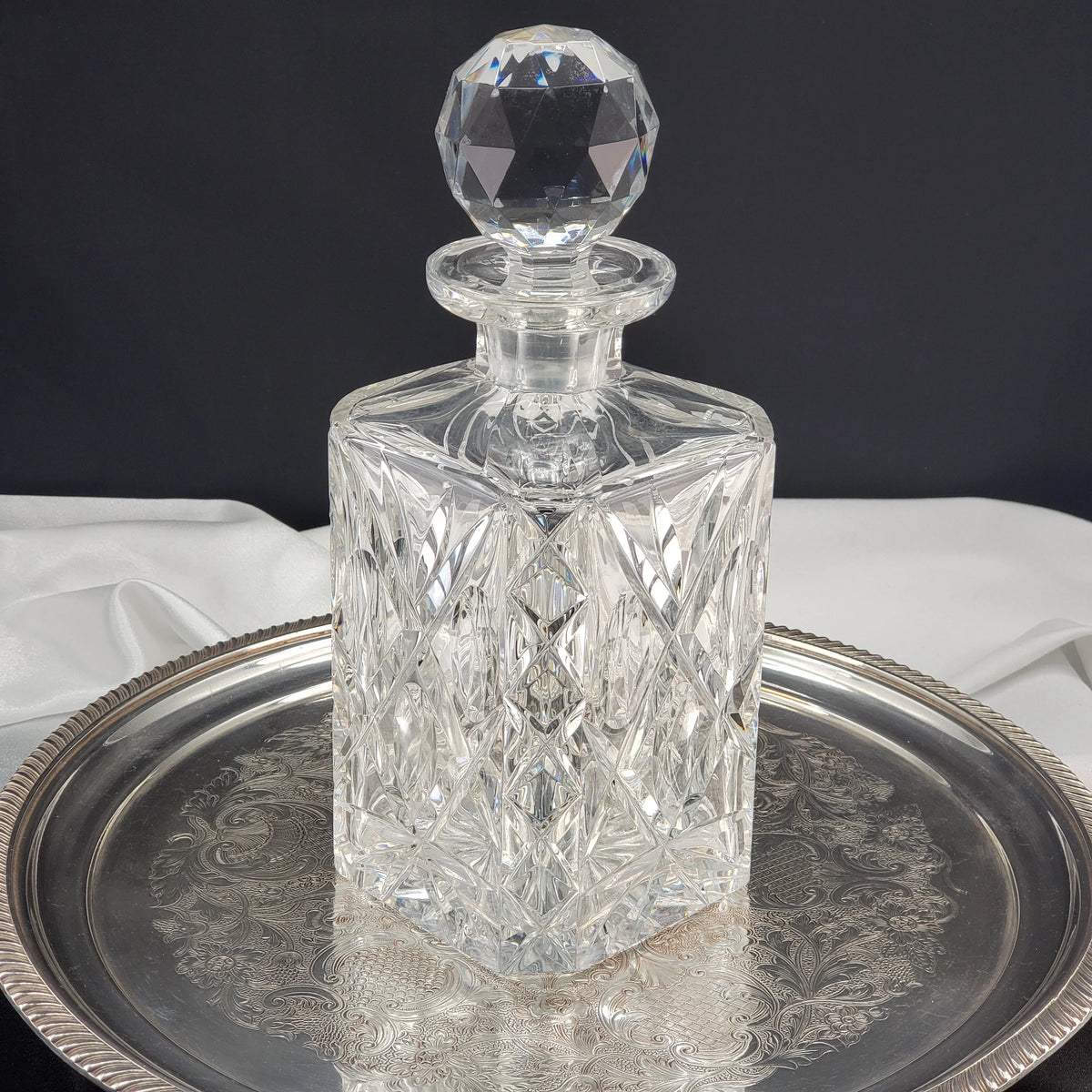 Vintage Cut Crystal Decanter – Deep Diamond Pattern with Thumbprints & Bevelled Corners – Faceted Stopper – Heavy Lead Crystal