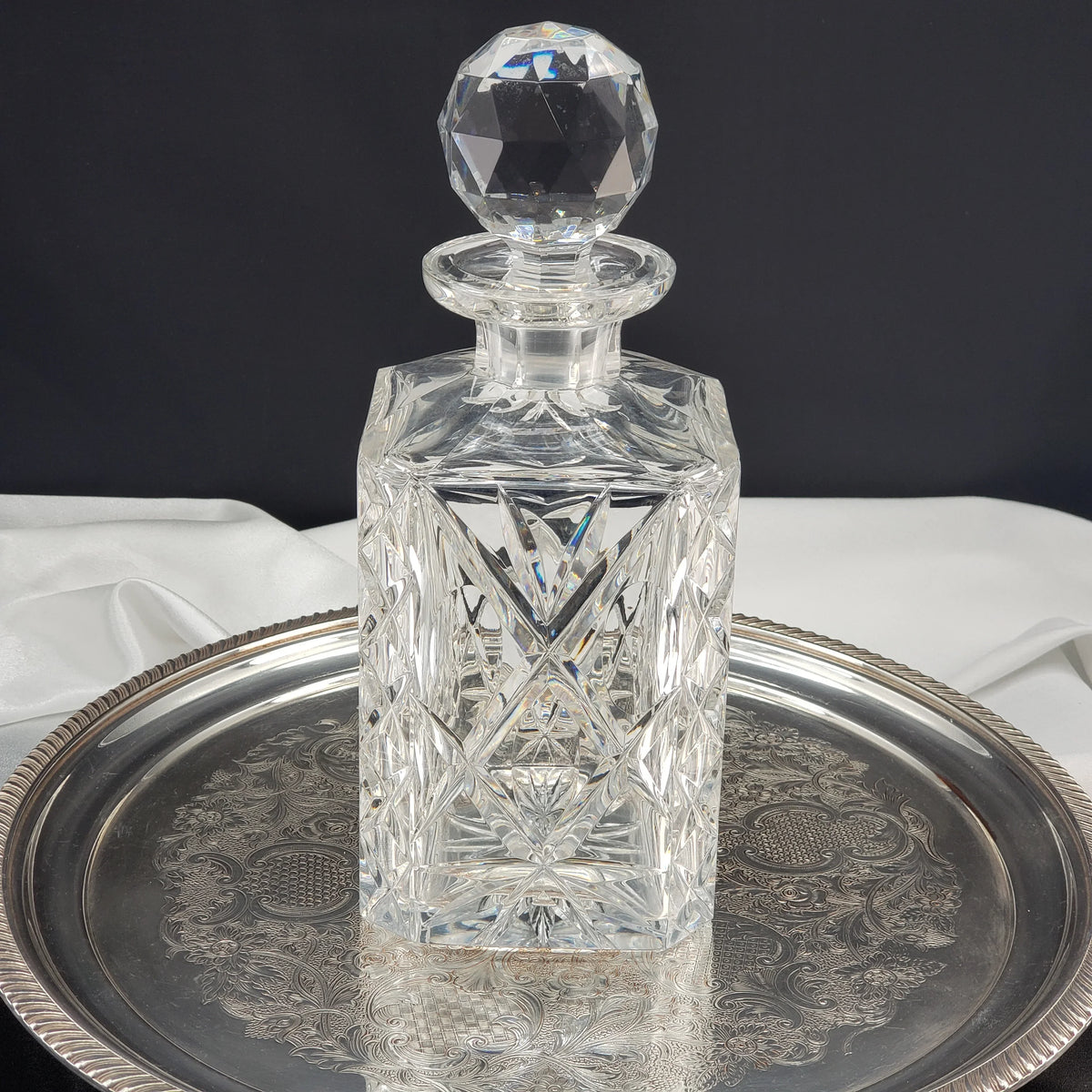 Vintage Cut Crystal Decanter – Deep Diamond Pattern with Thumbprints & Bevelled Corners – Faceted Stopper – Heavy Lead Crystal