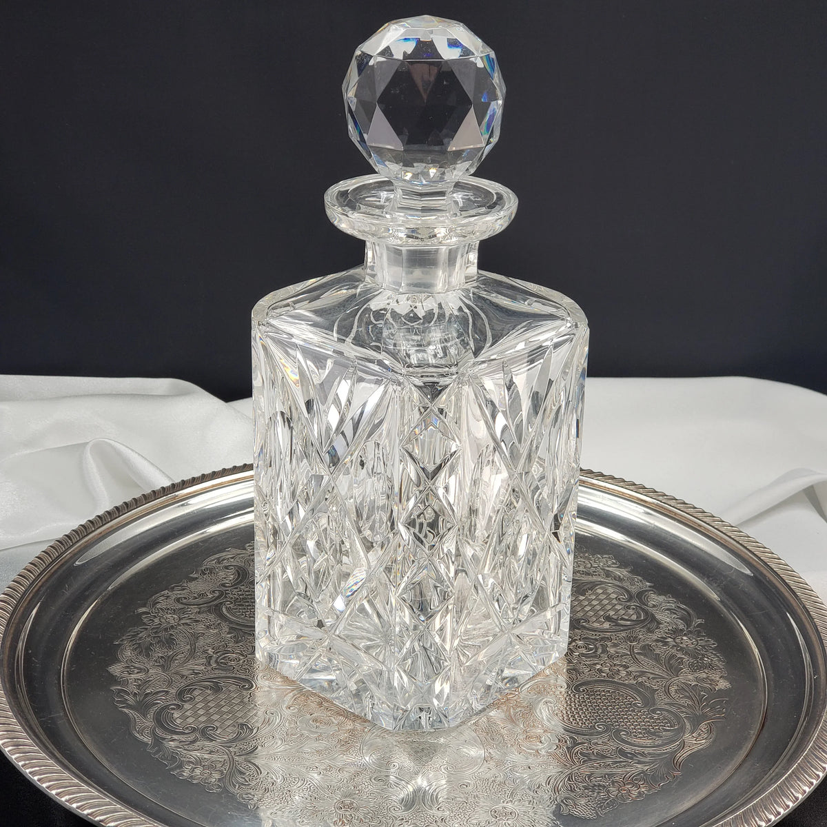 Vintage Cut Crystal Decanter – Deep Diamond Pattern with Thumbprints & Bevelled Corners – Faceted Stopper – Heavy Lead Crystal