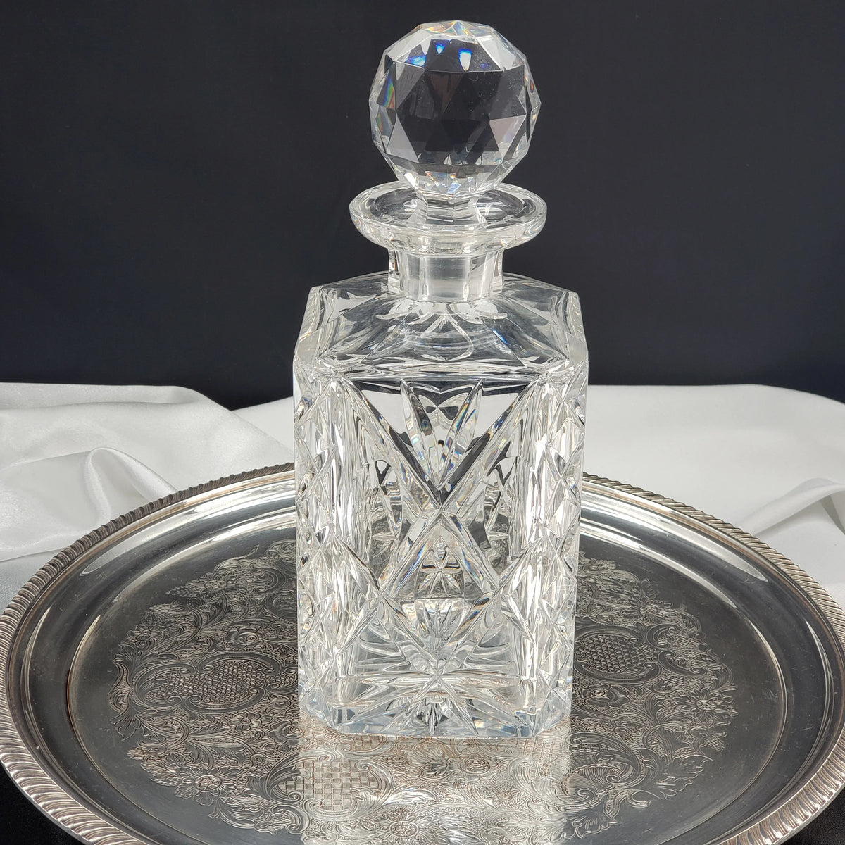 Vintage Cut Crystal Decanter – Deep Diamond Pattern with Thumbprints & Bevelled Corners – Faceted Stopper – Heavy Lead Crystal