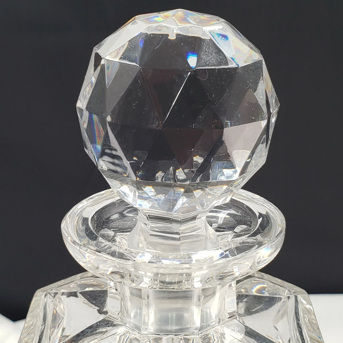 Vintage Cut Crystal Decanter – Deep Diamond Pattern with Thumbprints & Bevelled Corners – Faceted Stopper – Heavy Lead Crystal
