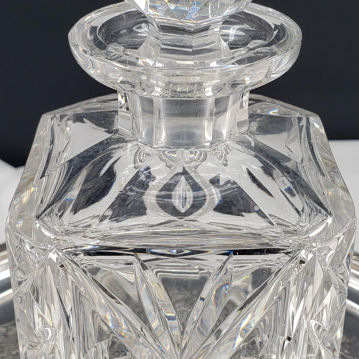 Vintage Cut Crystal Decanter – Deep Diamond Pattern with Thumbprints & Bevelled Corners – Faceted Stopper – Heavy Lead Crystal
