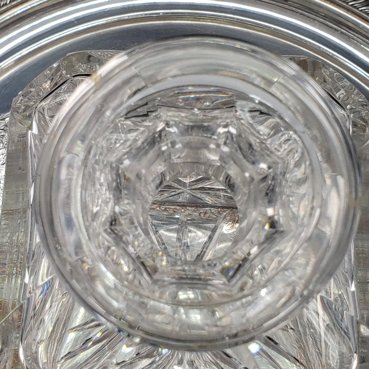 Vintage Cut Crystal Decanter – Deep Diamond Pattern with Thumbprints & Bevelled Corners – Faceted Stopper – Heavy Lead Crystal