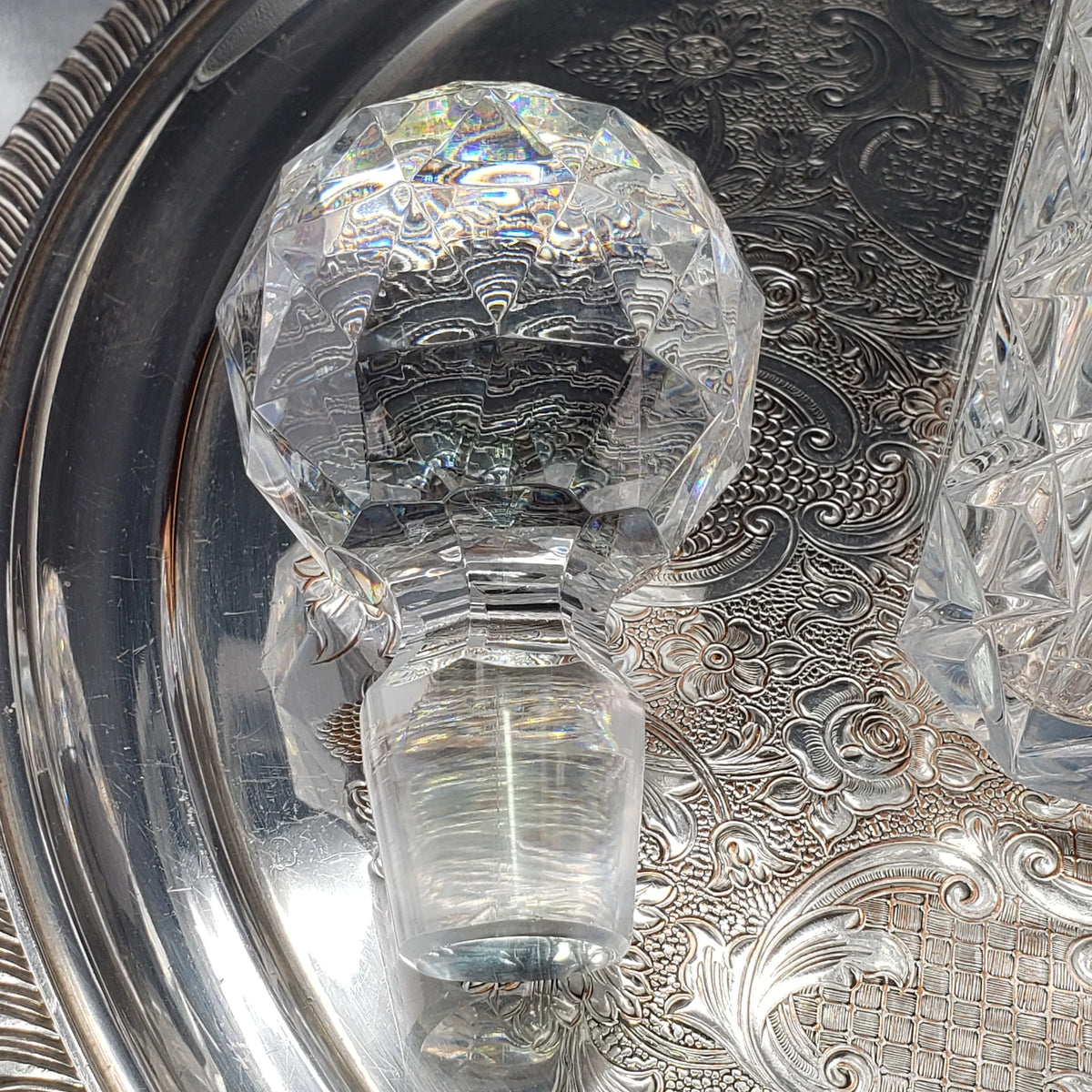 Vintage Cut Crystal Decanter – Deep Diamond Pattern with Thumbprints & Bevelled Corners – Faceted Stopper – Heavy Lead Crystal