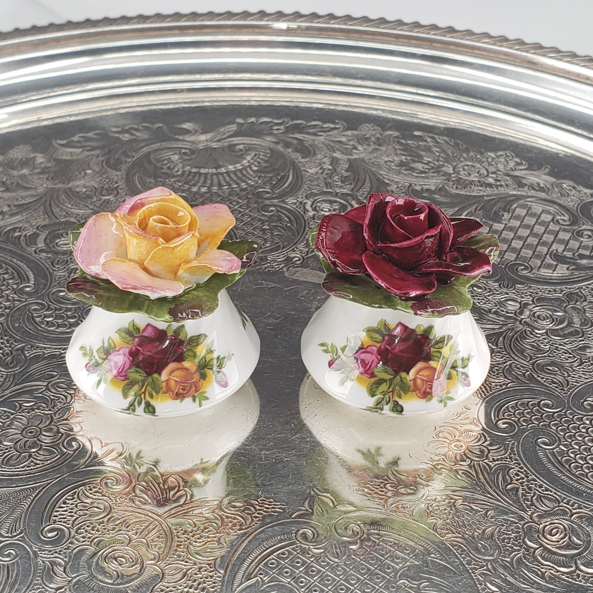 Royal Albert Porcelain Salt & Pepper Shaker Set – Hand‑Crafted Ceramic Roses