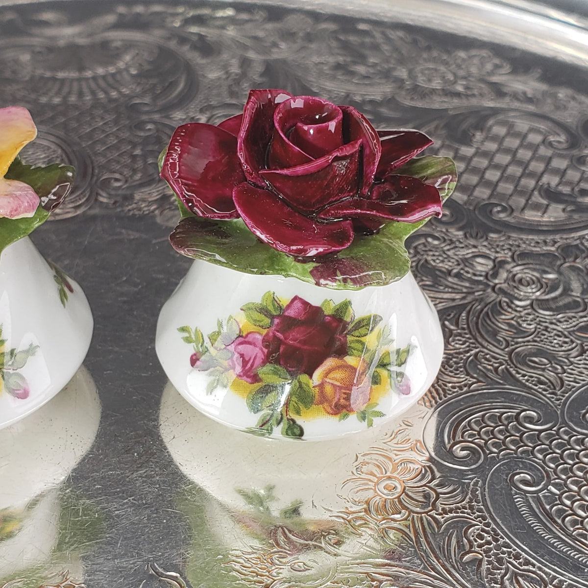 Royal Albert Porcelain Salt & Pepper Shaker Set – Hand‑Crafted Ceramic Roses