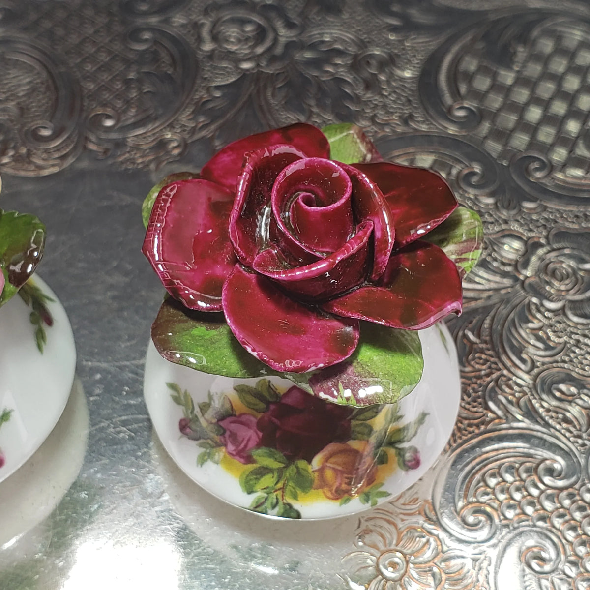 Royal Albert Porcelain Salt & Pepper Shaker Set – Hand‑Crafted Ceramic Roses