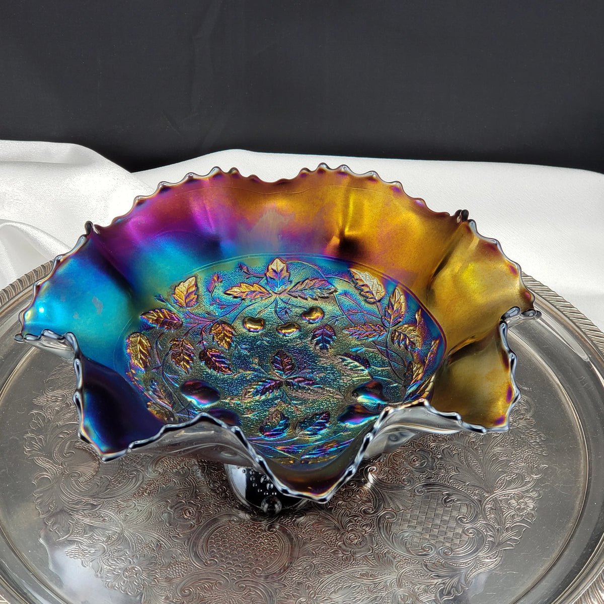Antique Northwood Carnival Glass Bowl – Three Fruits Medallion Pattern