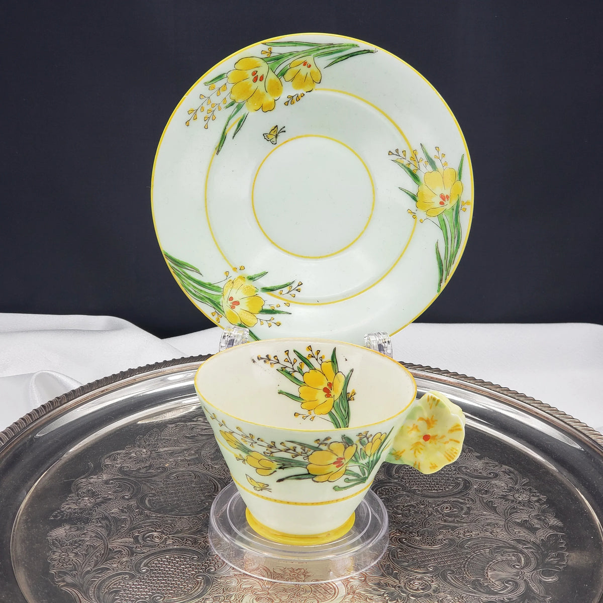 Vintage Pansy‑Handle Teacup & Saucer – Hand‑Painted, Unmarked Paragon Style (Yellow)