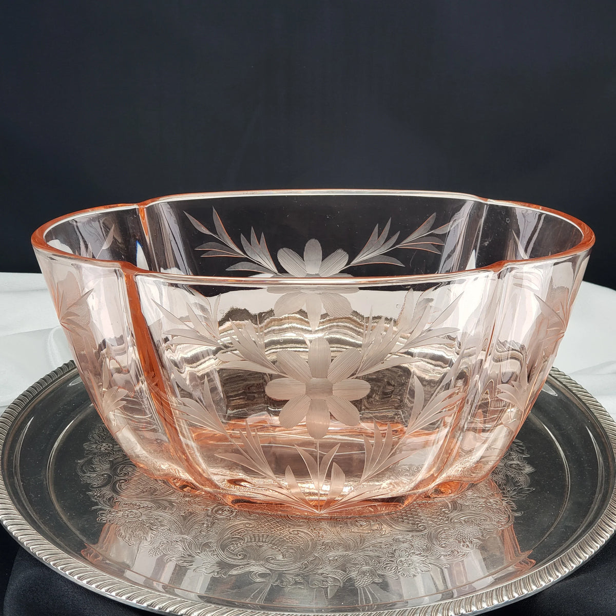 Vintage Pink Etched Serving Bowl – Lotus Glass Floral Pattern – Depression Glass