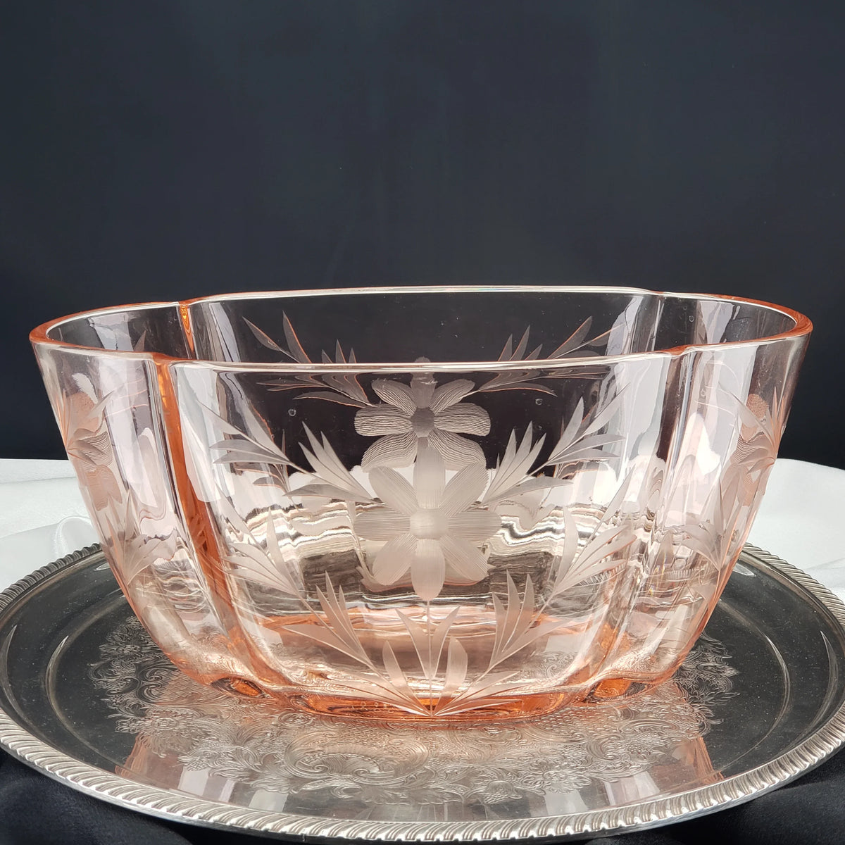 Vintage Pink Etched Serving Bowl – Lotus Glass Floral Pattern – Depression Glass