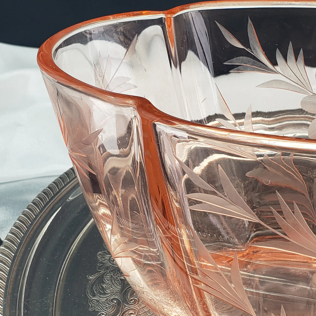 Vintage Pink Etched Serving Bowl – Lotus Glass Floral Pattern – Depression Glass