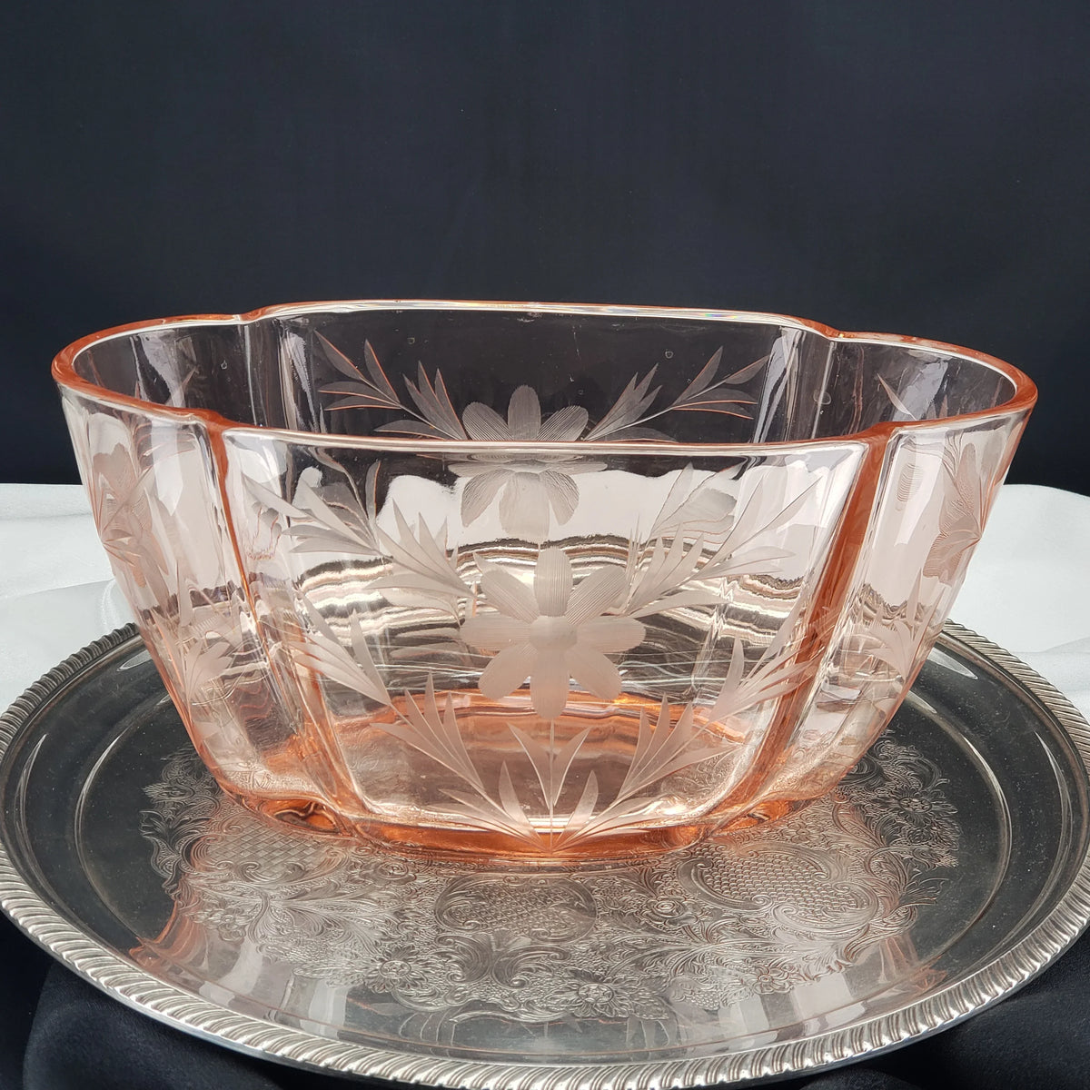 Vintage Pink Etched Serving Bowl – Lotus Glass Floral Pattern – Depression Glass
