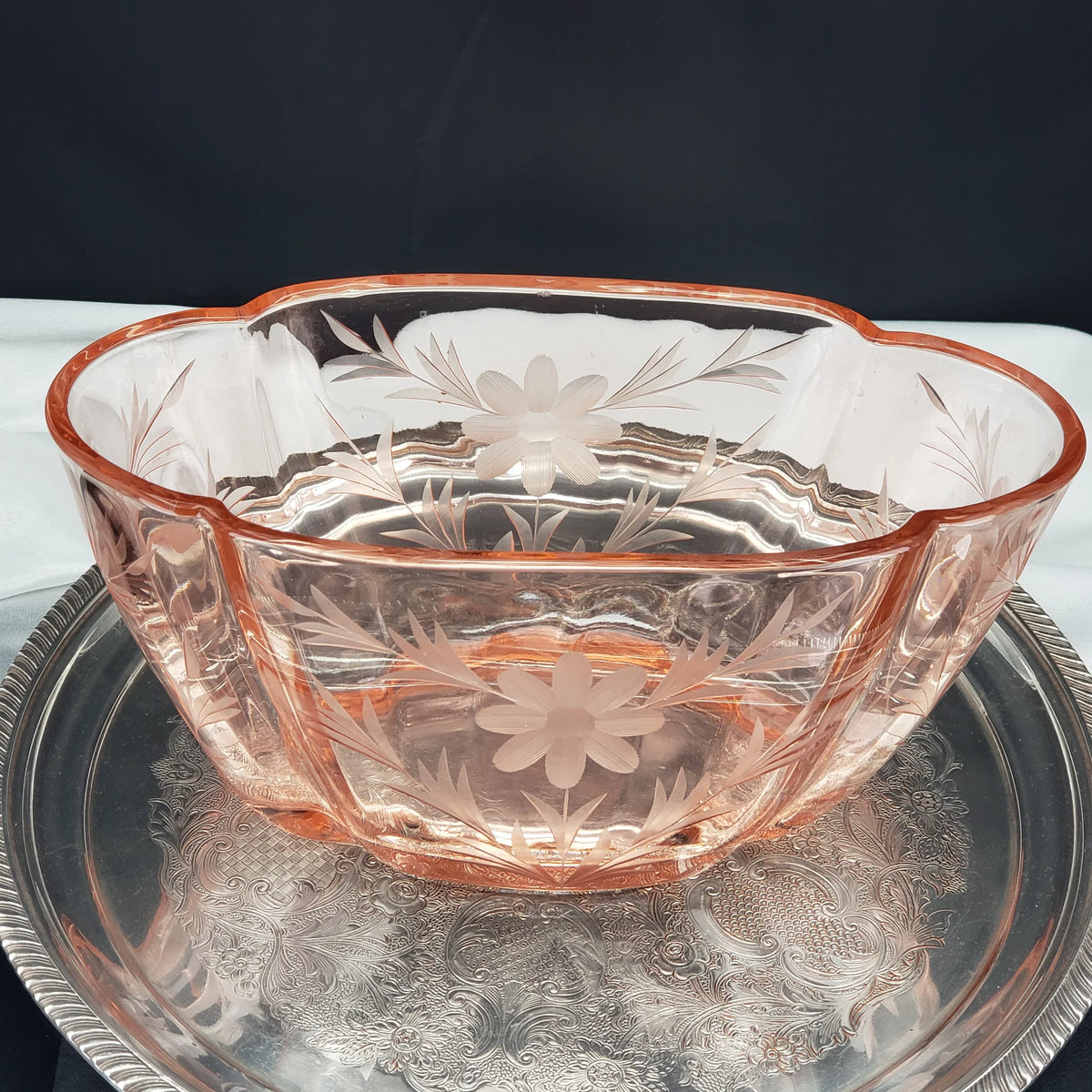Vintage Pink Etched Serving Bowl – Lotus Glass Floral Pattern – Depression Glass