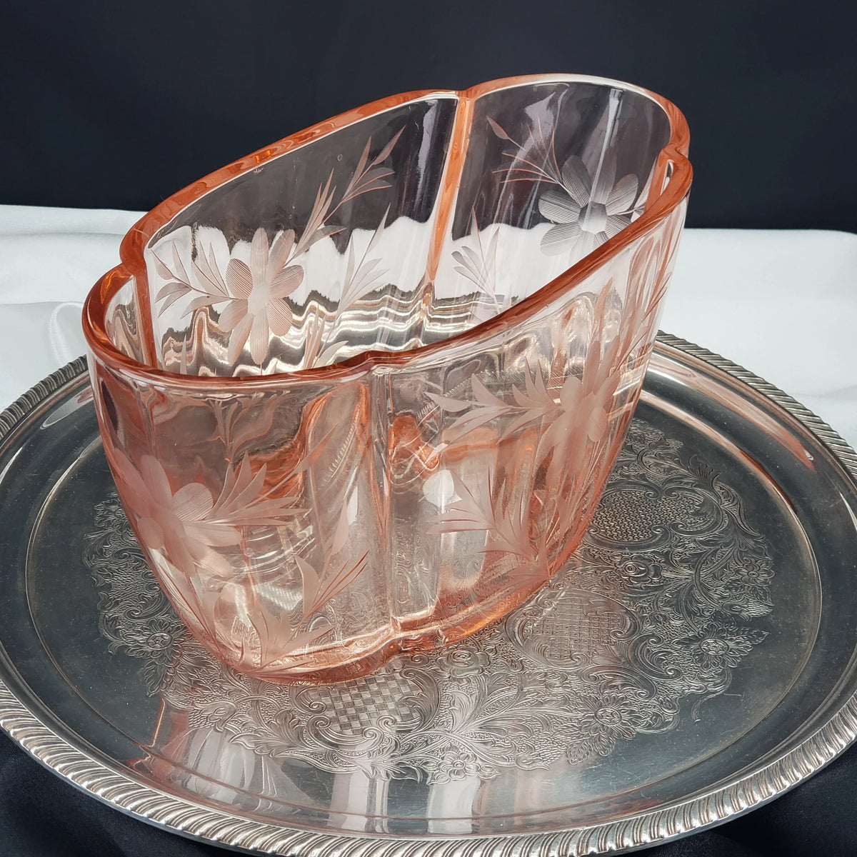 Vintage Pink Etched Serving Bowl – Lotus Glass Floral Pattern – Depression Glass