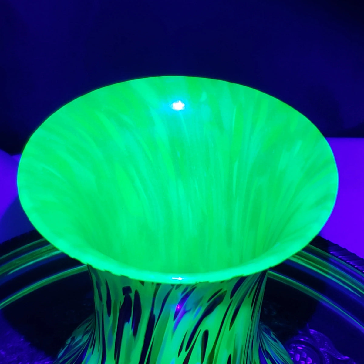 Loetz Ausführung 237 Art Nouveau Vase – Jade Green UV Reactive Glass – Czechoslovakia ca. 1925