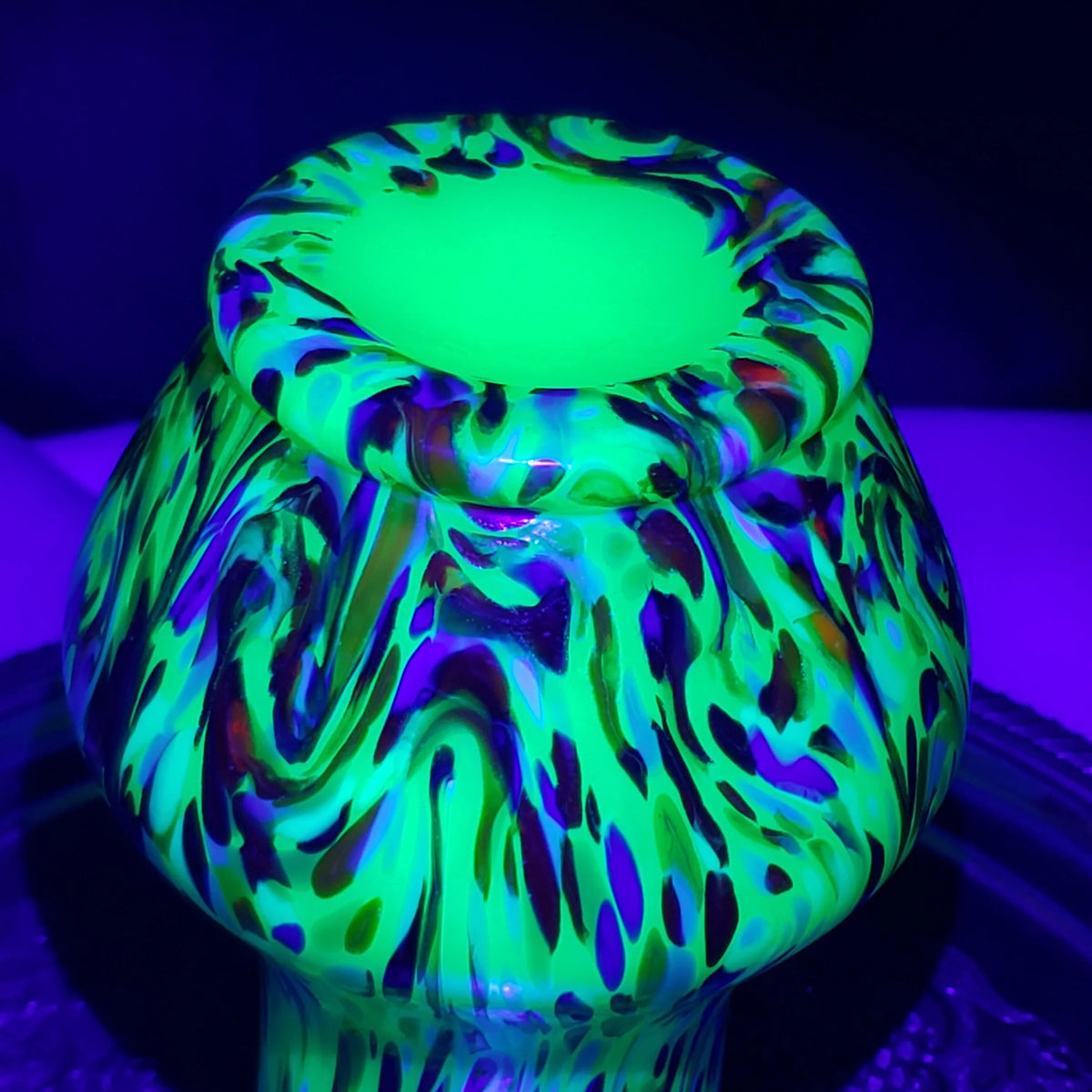 Loetz Ausführung 237 Art Nouveau Vase – Jade Green UV Reactive Glass – Czechoslovakia ca. 1925
