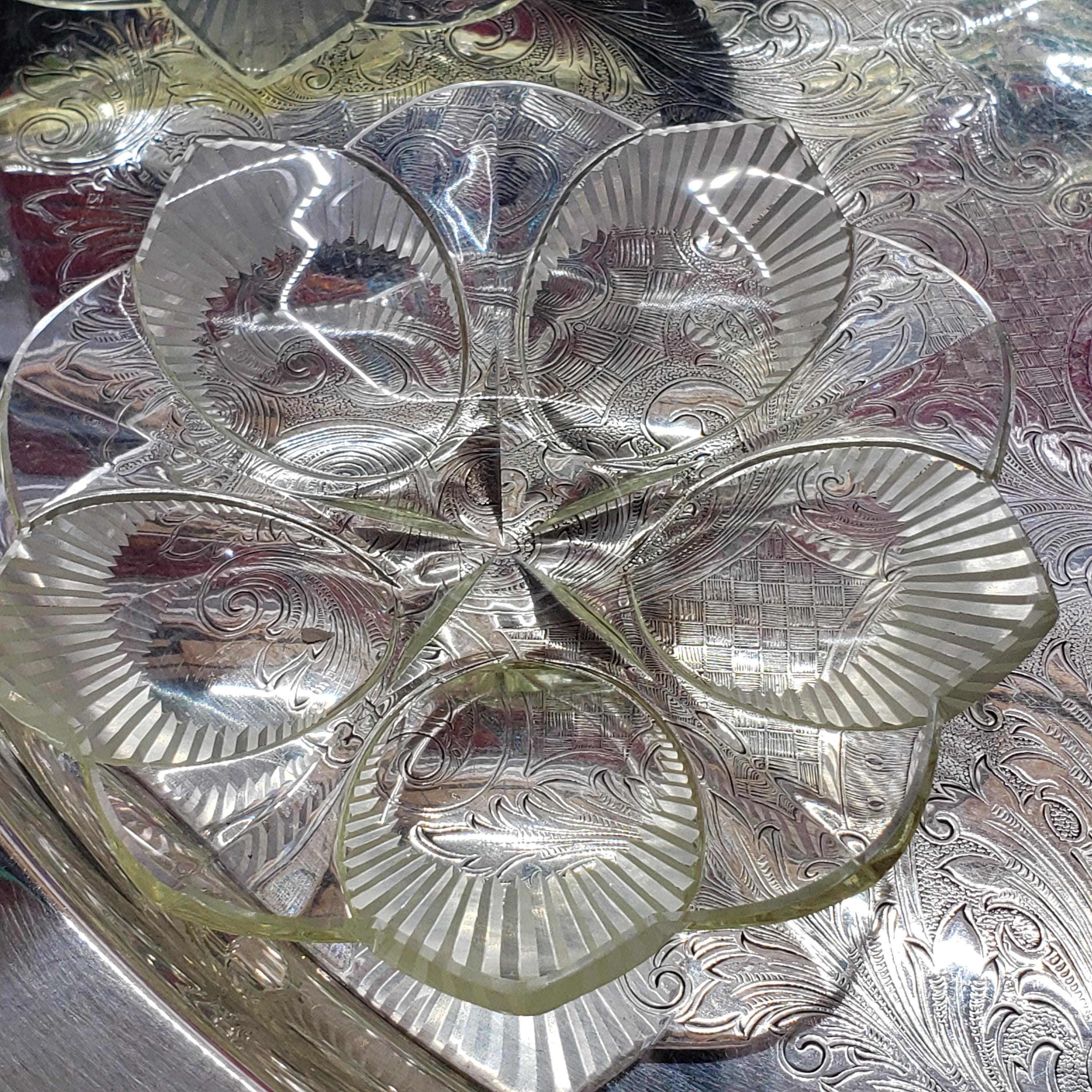 Art Deco Plate Set - Yellow Flower Shape Glassware