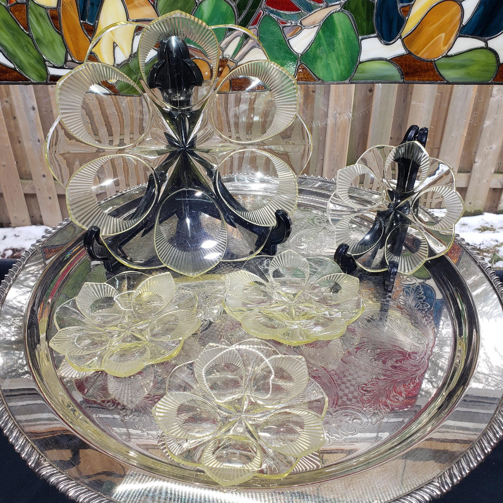 Art Deco Plate Set - Yellow Flower Shape Glassware