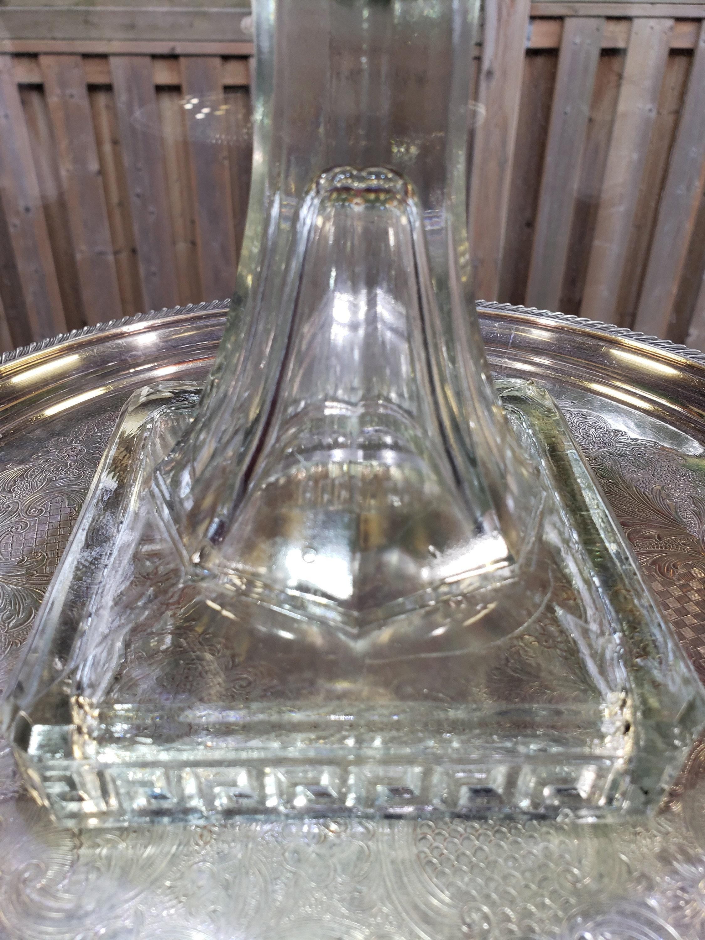 Greek Key Oil Lamp, Amber Glass Chimney (Circa 1900)