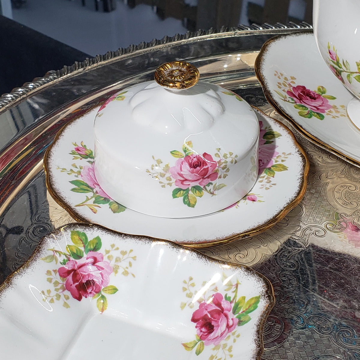 Royal Albert Porcelain Set, American Beauty Pink Rose (Gravy Boat & Plates)