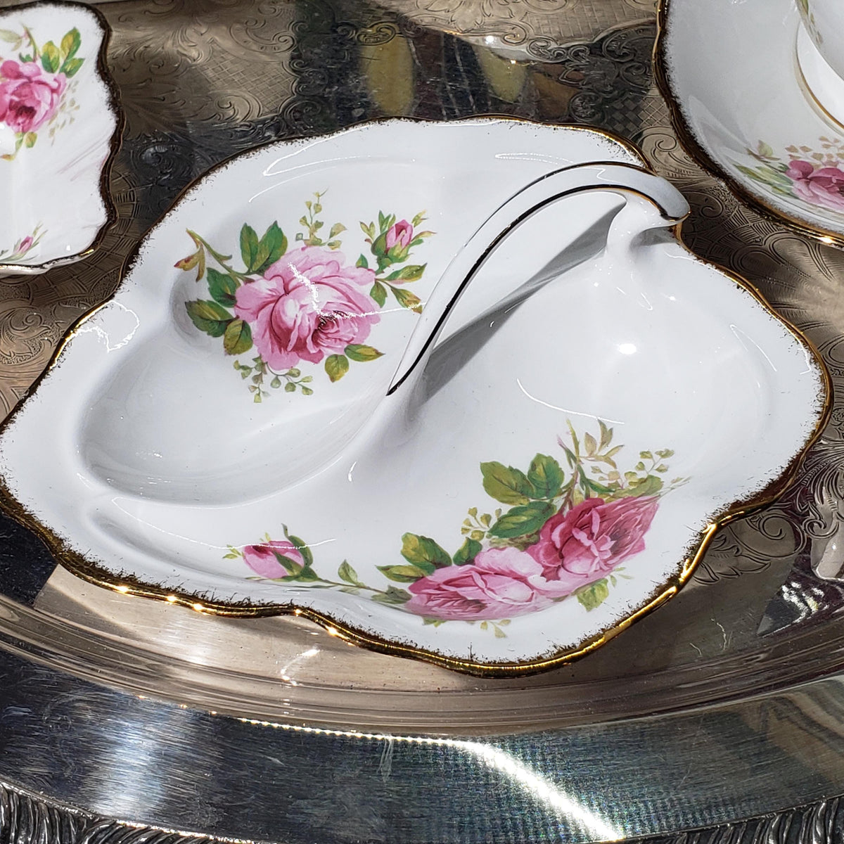 Royal Albert Porcelain Set, American Beauty Pink Rose (Gravy Boat & Plates)