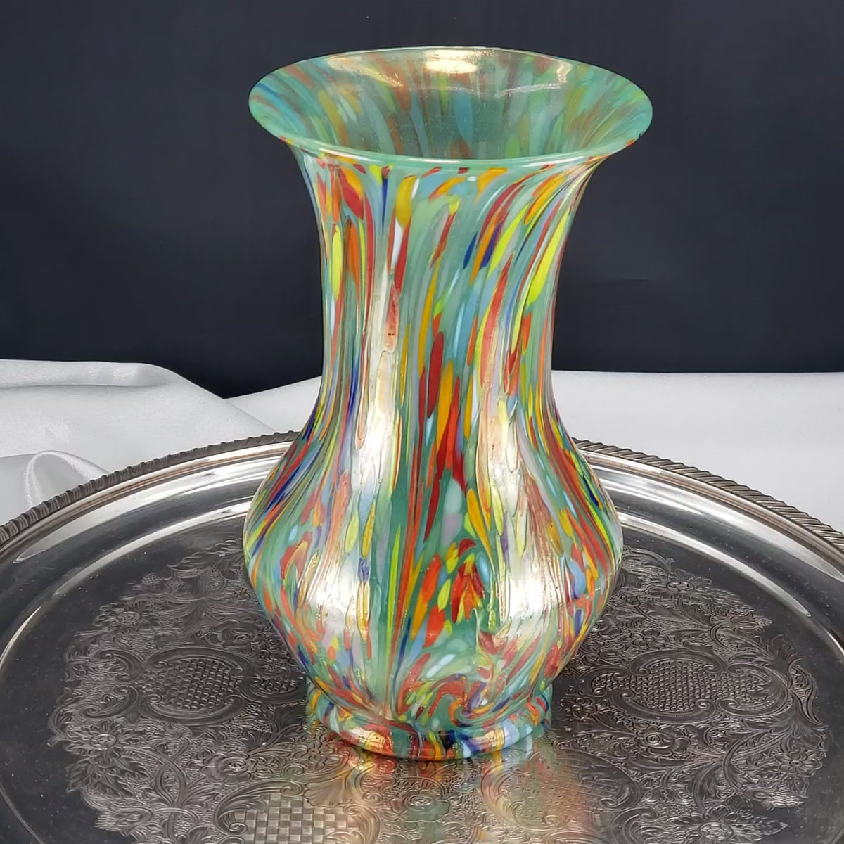 Loetz Ausführung 237 Art Nouveau Vase – Jade Green UV Reactive Glass – Czechoslovakia ca. 1925